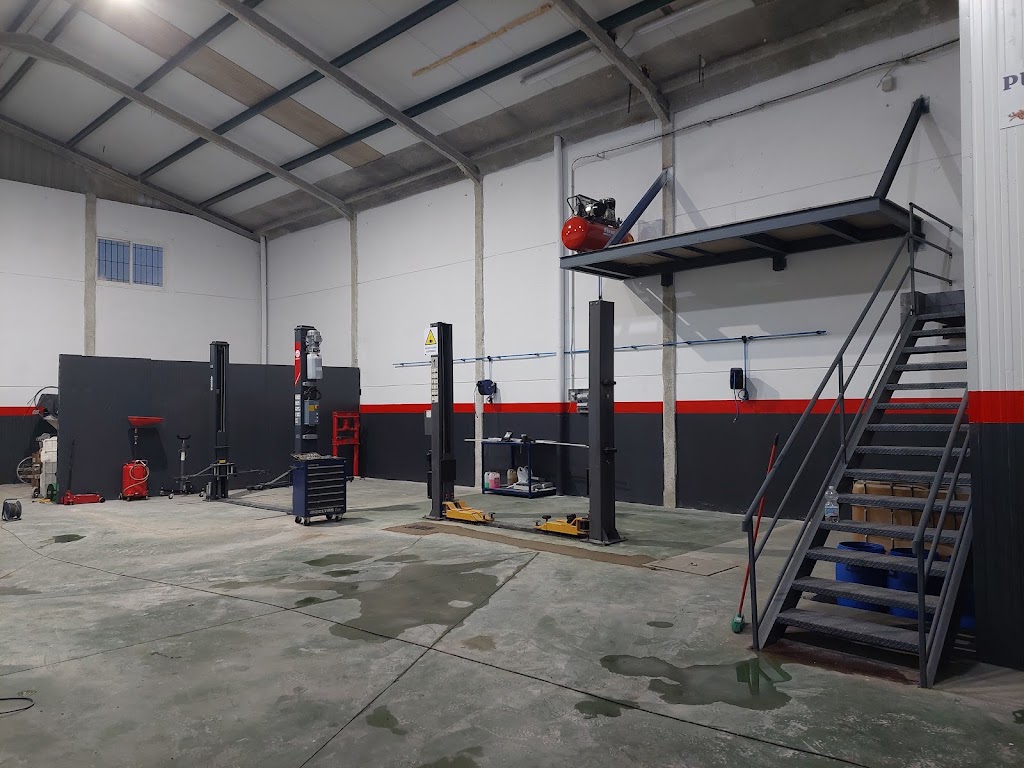 TALLER MECANICO GAMAUTO — Interior
