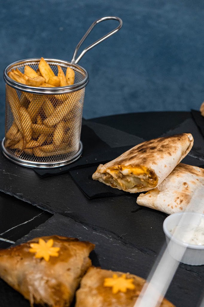 Shisha Lounge White Black — Comida y bebida