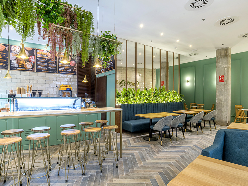 Canel Rolls Castelldefels — Ambiente