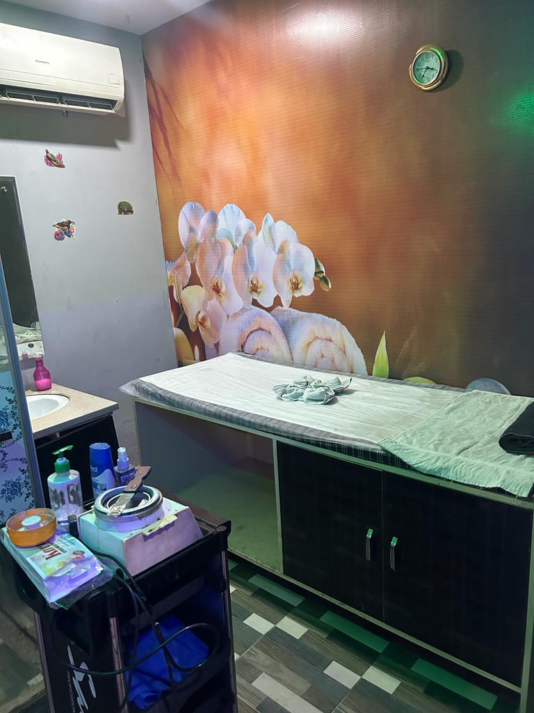 Beauty Studio Unisex Salon Academy