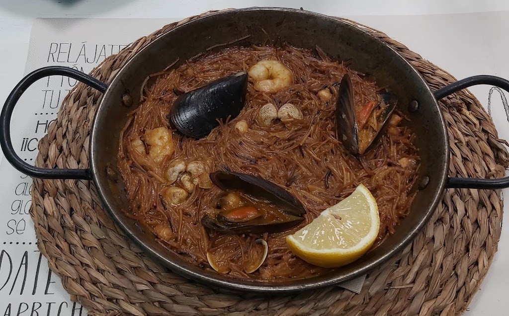 Cafeteria restaurant Dejavu — Comida y bebida