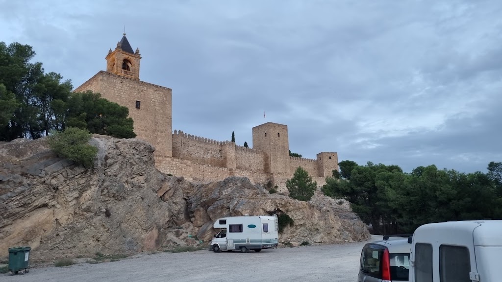 Aparcamiento Alcazaba (no asfaltado)