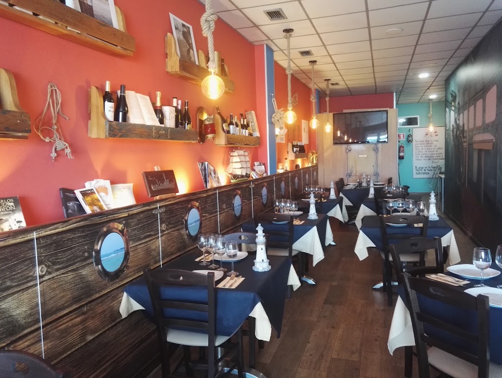 Restaurante La Quilla. Playa de las Canteras — Ambiente