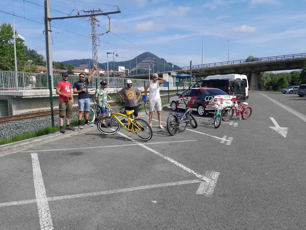Parking Erreka Egala Ibilbidea — Estacionamiento