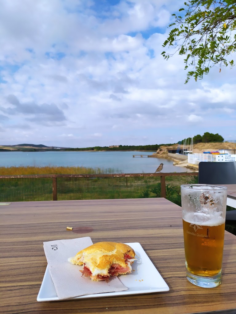 La Perca RESTAURANTE — Comida y bebida