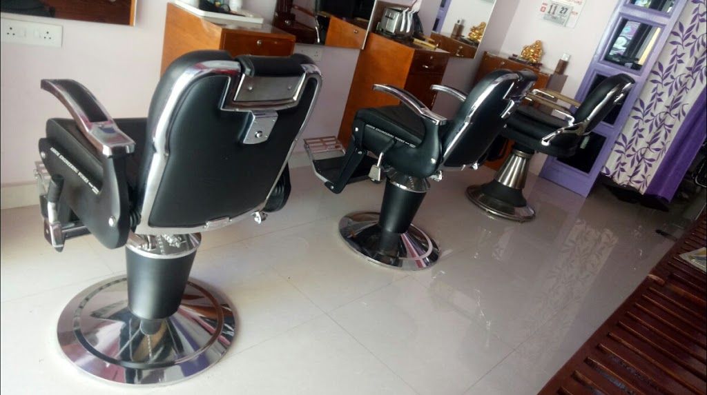 New Crown Saloon A C