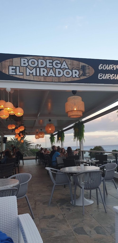 Bollywood Indian Restaurant (Puerto del Carmen) — Ambiente