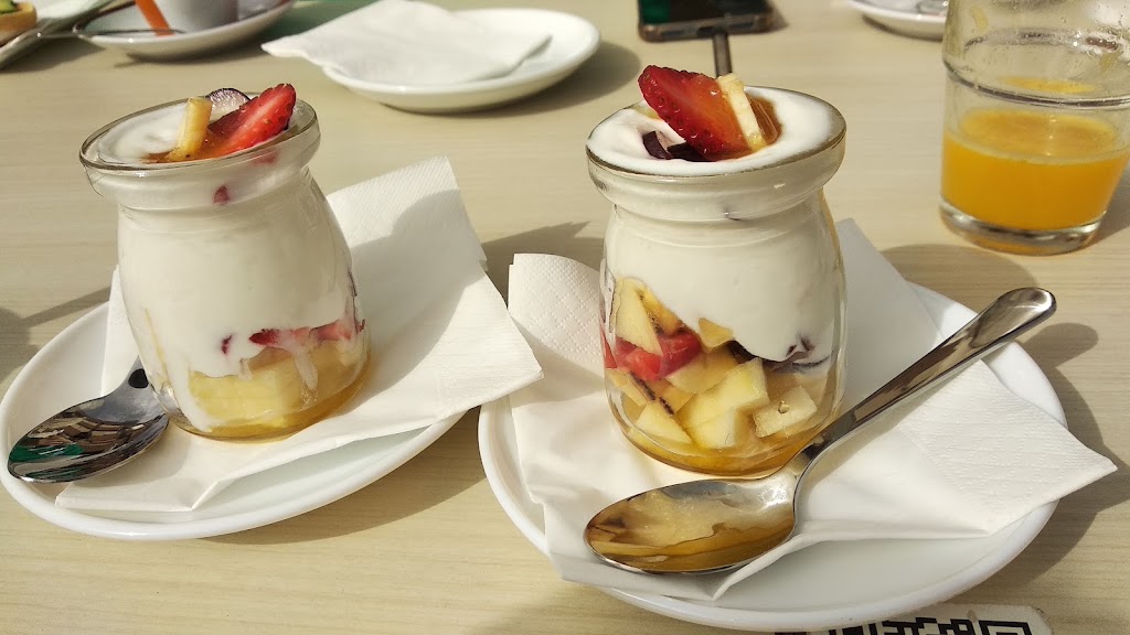 Cafeteria Creperia El Jardin — Comida y bebida