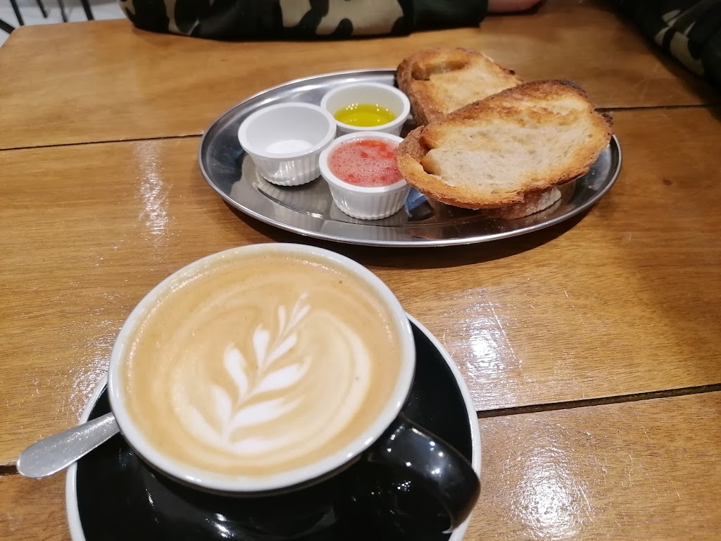 La Vecina Coffee House — cafe con leche
