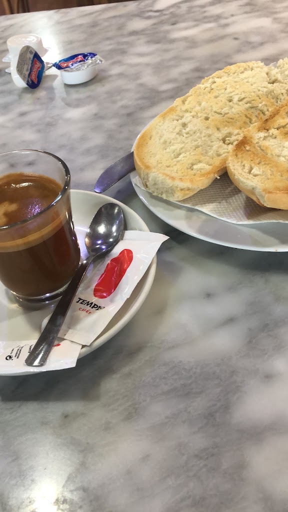 Cafeteria Don Zizo — Comida y bebida