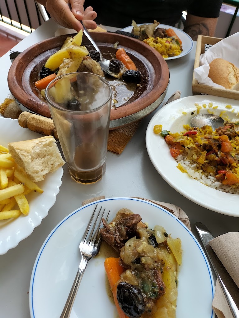 Bar Dubai — Comida y bebida