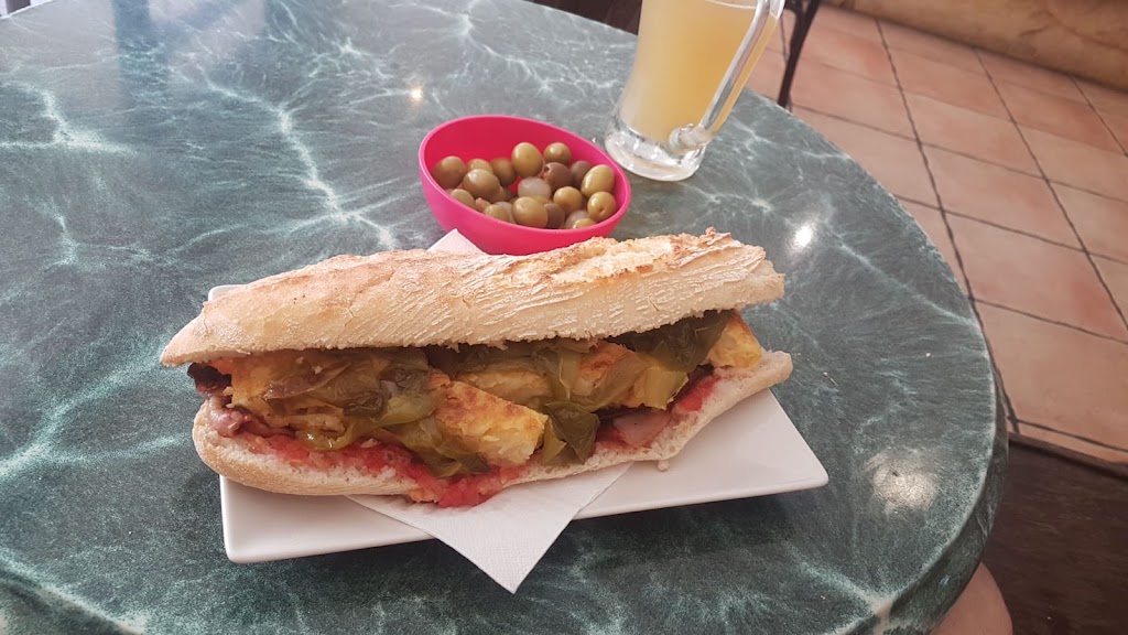 Dolc Cafe Salat — Baguette