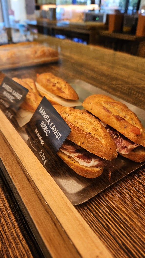 casamoner Sant Feliu de Guixols — Comida y bebida