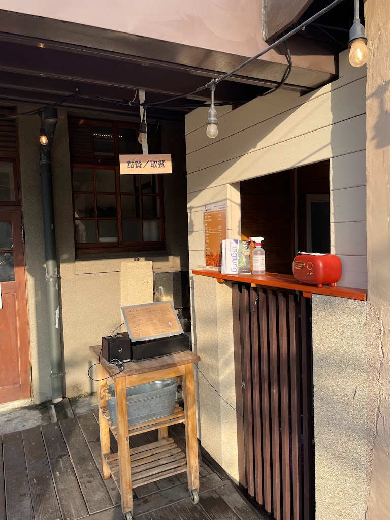 搖滾雞勝利店（披薩｜焗烤｜炸物小點｜飲品）提供內用 的照片