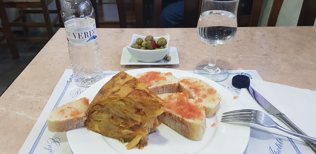 Canaries Bar-Restaurant — Comida y bebida