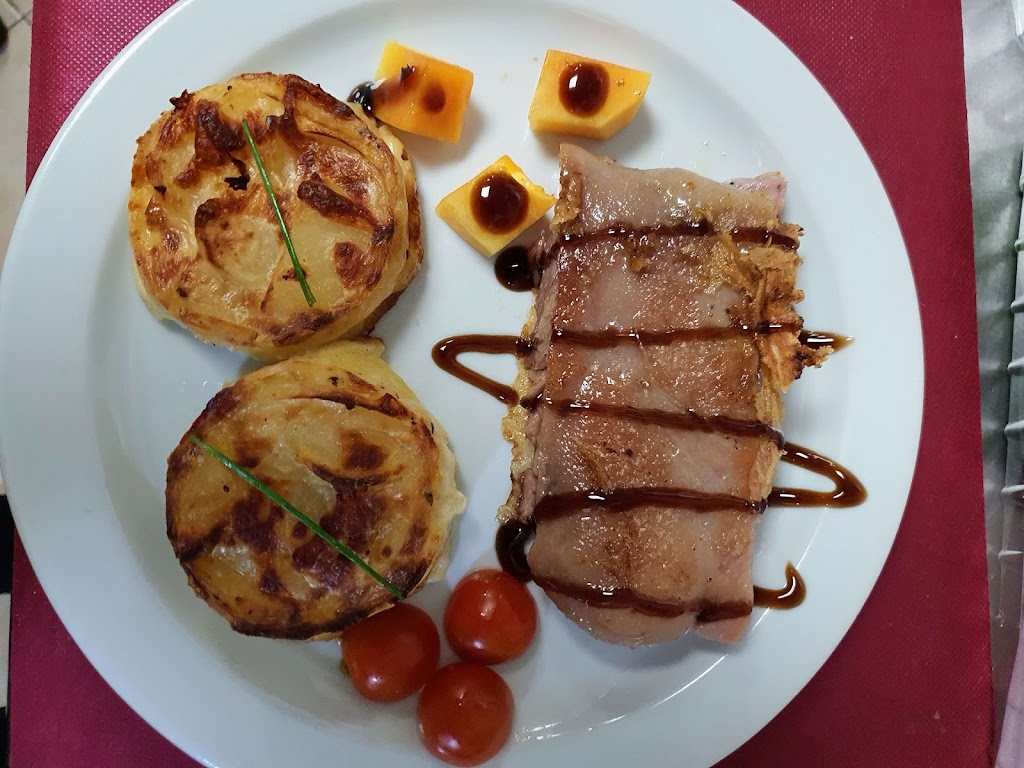 Bar La Tertulia — Comida y bebida