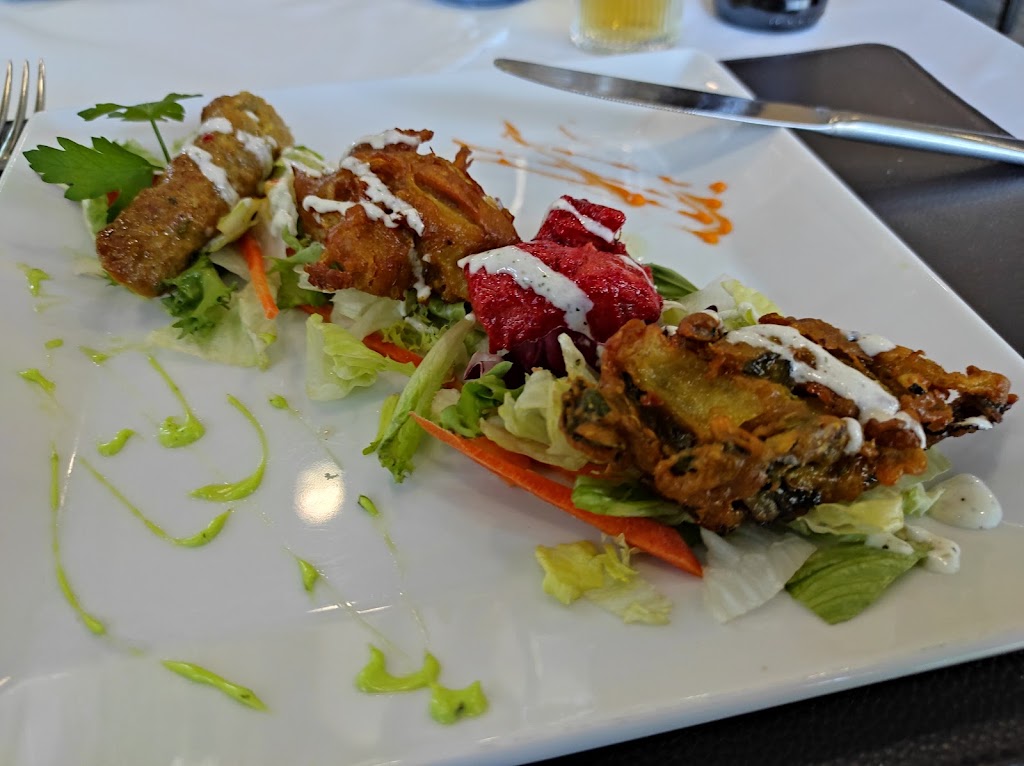 Bay Leaf Restaurant & Curry House — Comida y bebida