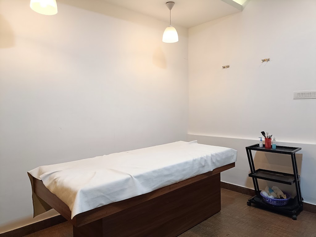 Skintone Beauty Mall Salon Cosmetics