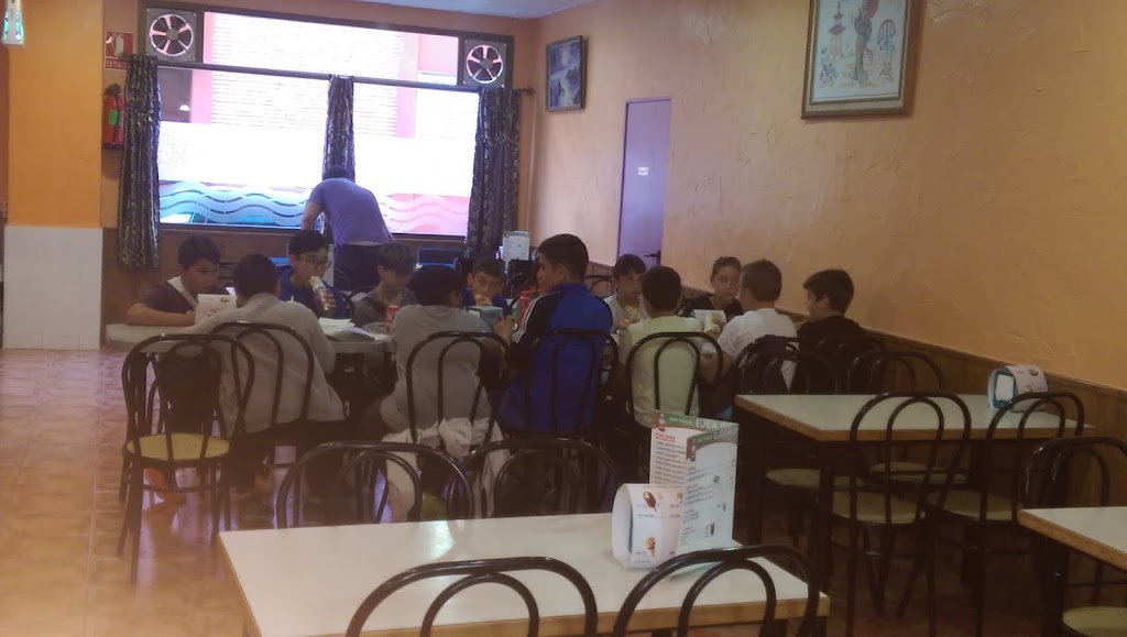 Ejea Doner Kebab — Ambiente