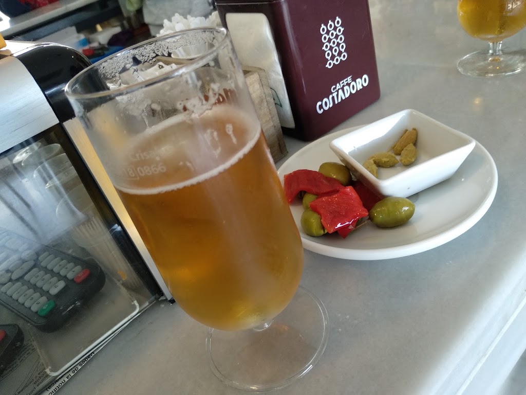 El Cafe de la Estacion — Comida y bebida