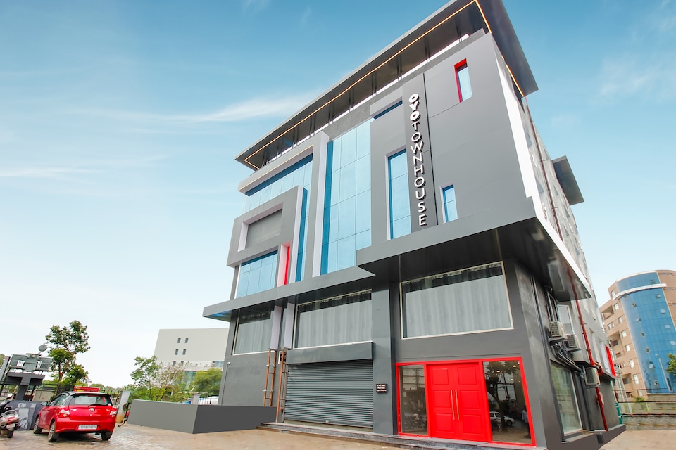 Oyo Townhouse 151 H Square