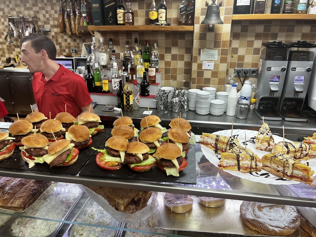 Bar la Media Legua Las Torres de Cotillas — Comida y bebida