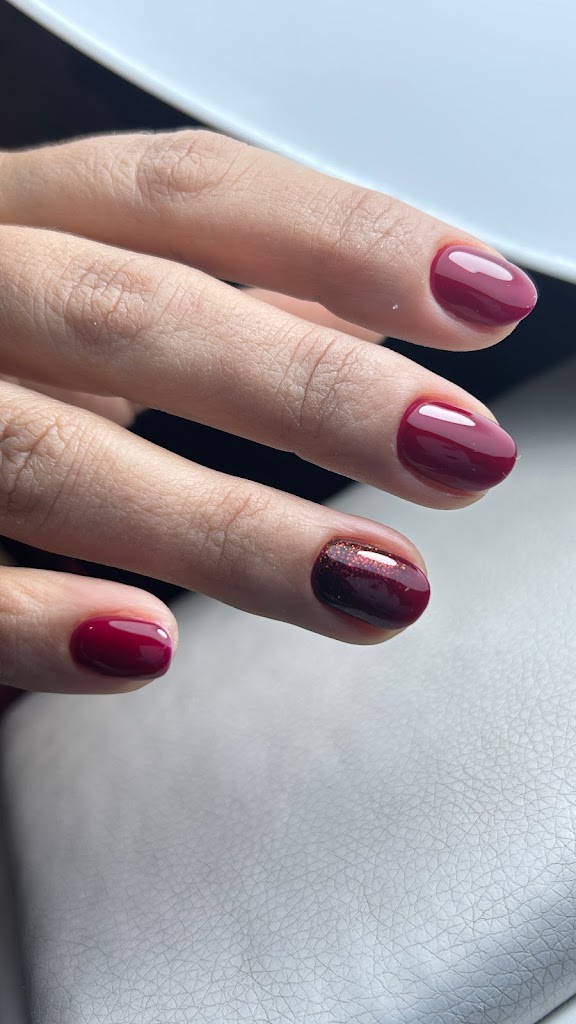 Maria Navas Salon de Unas — Manicura