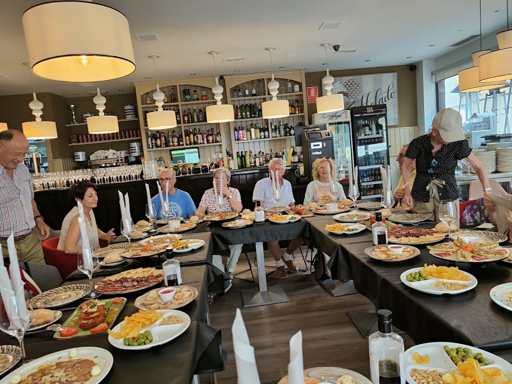 Cafe Restaurante Charlotte — Comida y bebida
