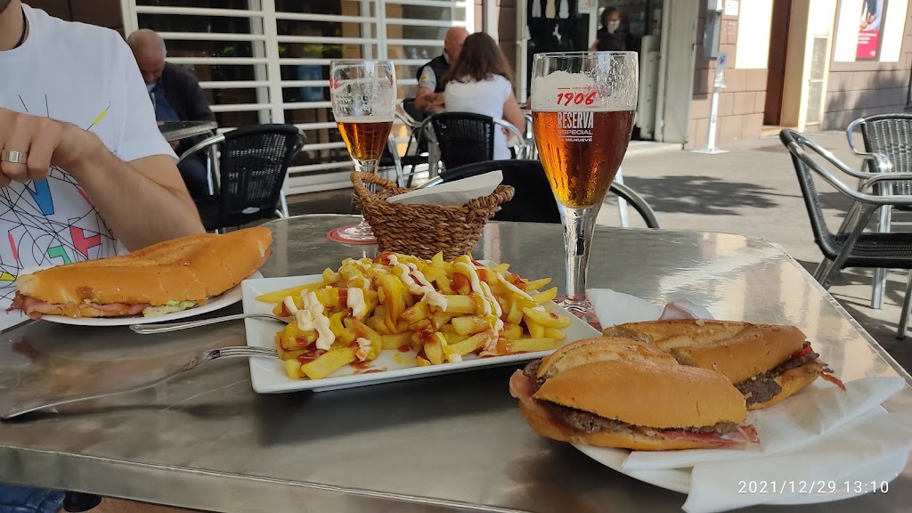 Bar X — Comida y bebida