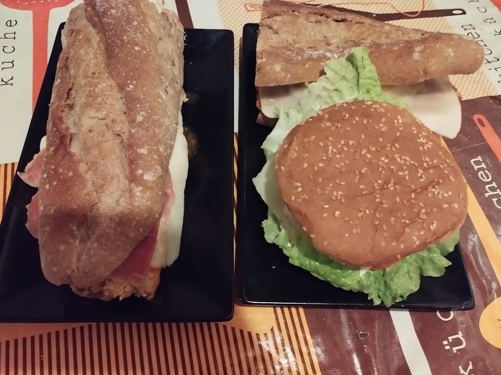 Cafe - Bar NOVAS CAROLINAS — Comida y bebida