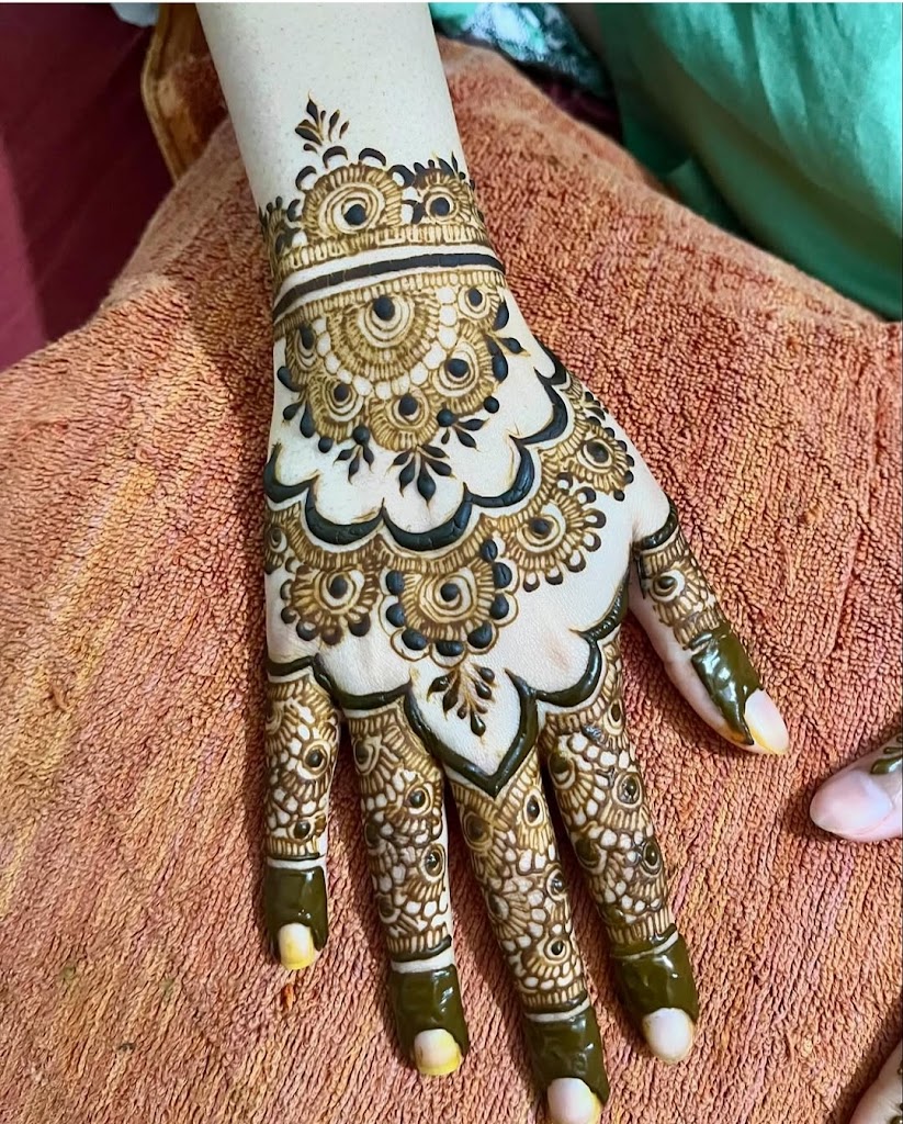 Kavya Mehndi Beautician