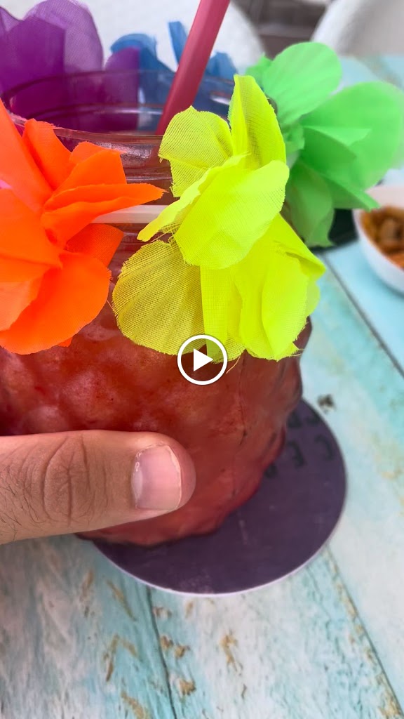 Cocteleria El Coco Loco — Videos