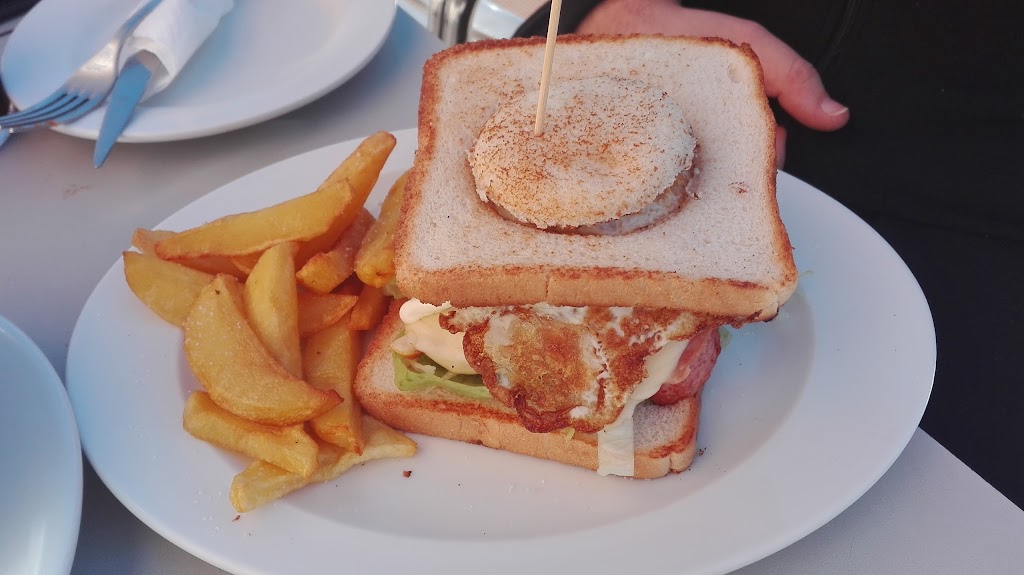 El Tapeo Bar — Comida y bebida
