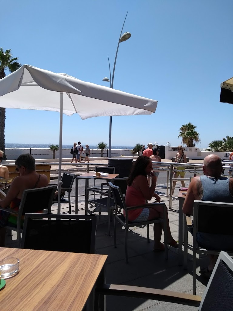 Why Not? Bar And Restaurant — Ambiente