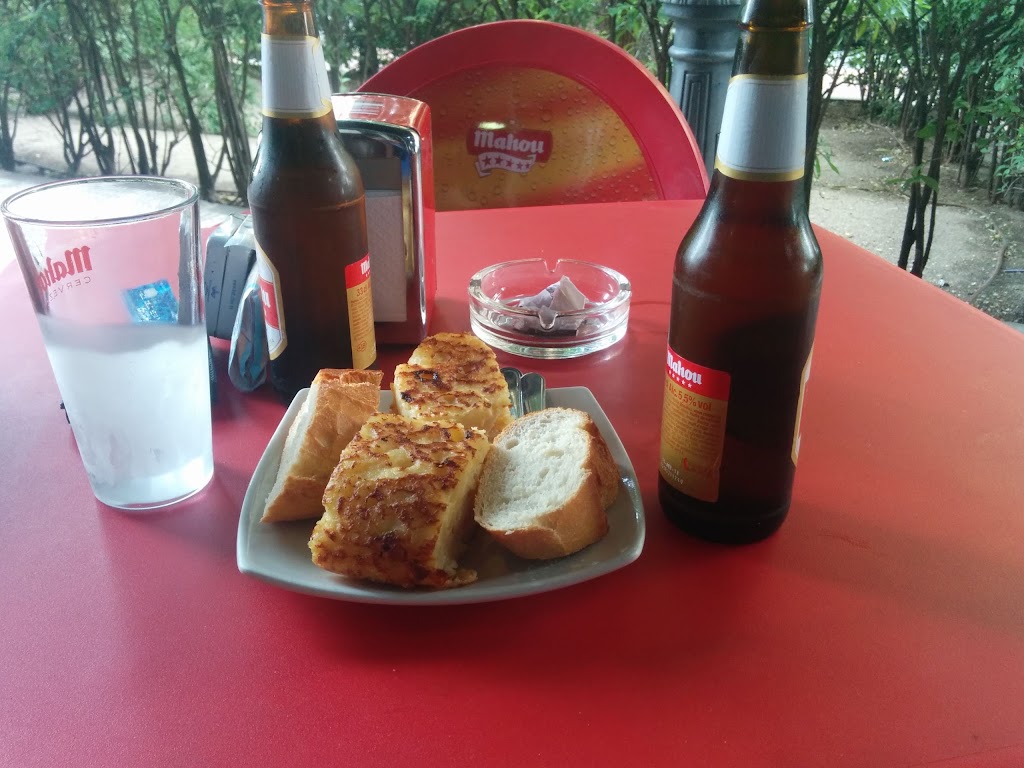 Cafeteria El Capricho — Comida y bebida