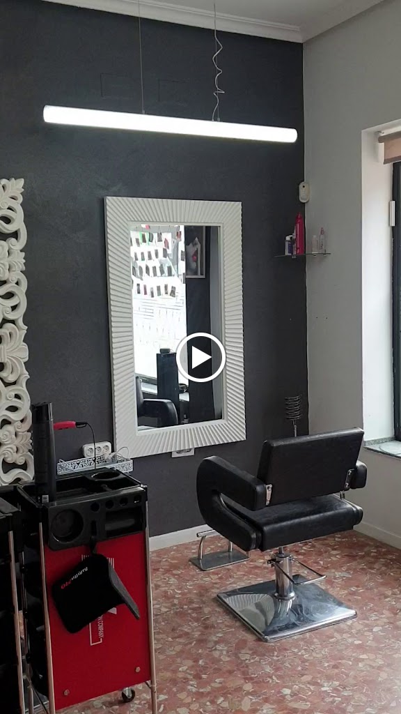 PELUQUERIA Y ESTETICA LOW COST PAQUI — Videos