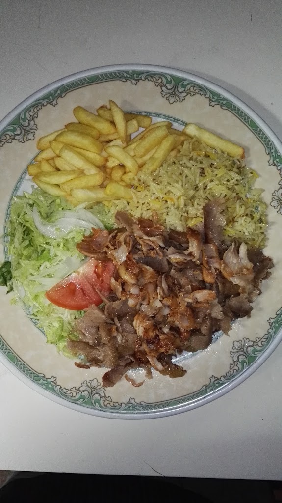 El Pollito Pio — Comida y bebida