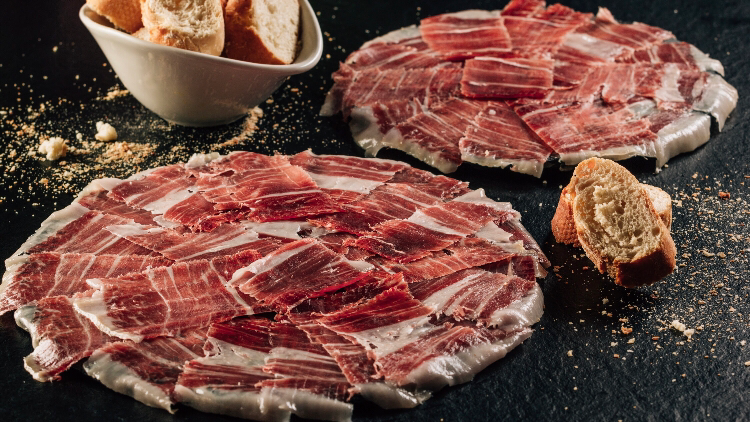 Finca 98 Delicias Ibericas — Comida y bebida