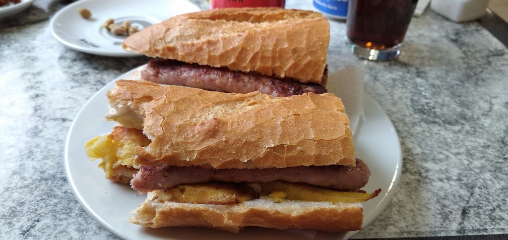 El Teu Bar — Comida y bebida