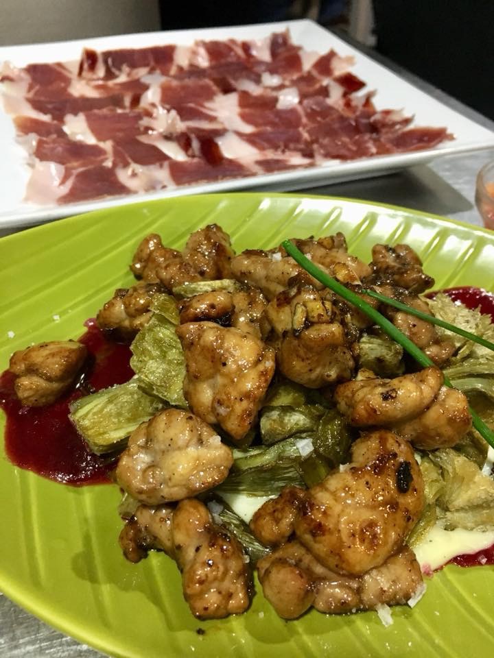 Taberna La Tintorera — Comida y bebida