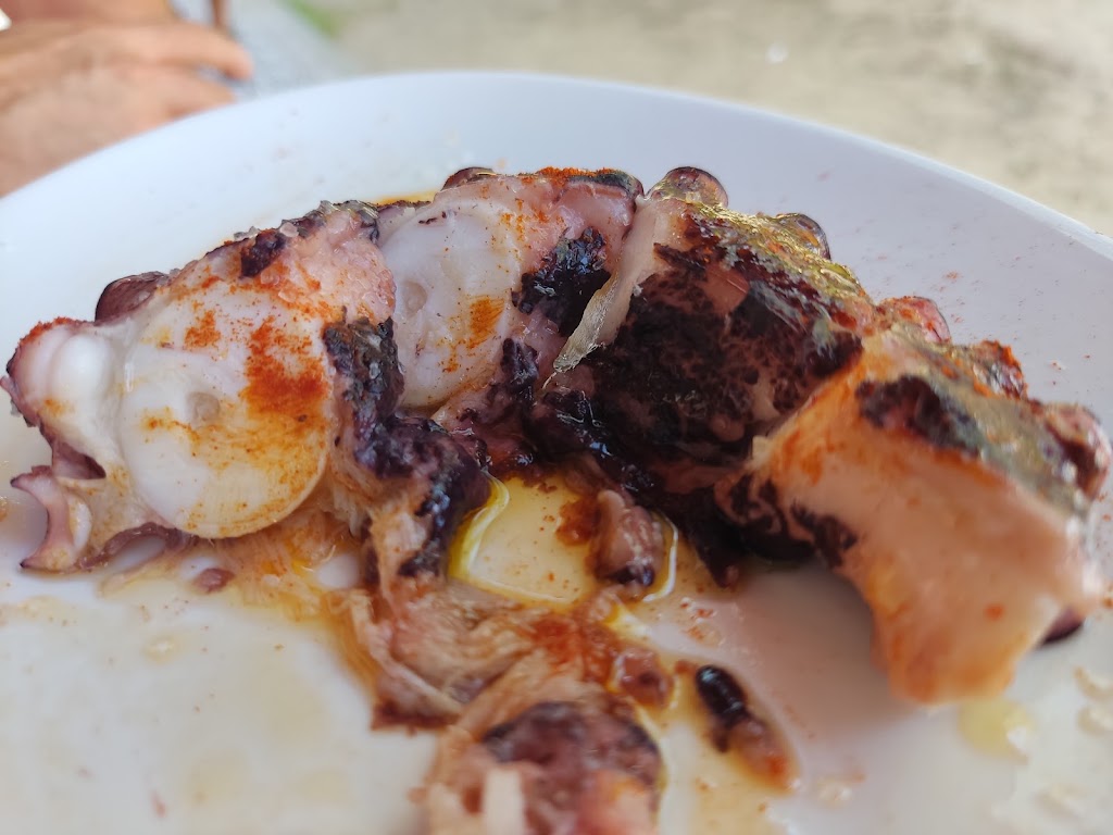 Cerveceria La Piramide — Comida y bebida