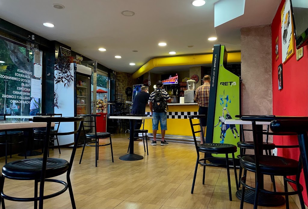 Cafe Bar Bus — Ambiente