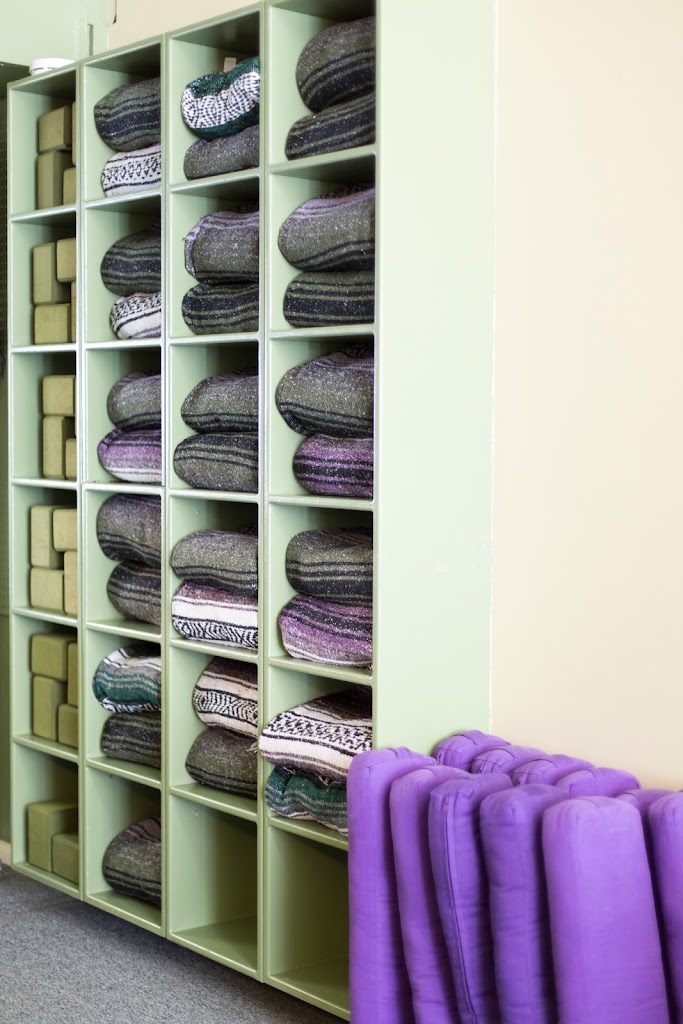  Neighborhood Yoga - Wisely Living