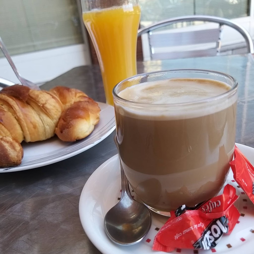 Cafeteria EL GUEQUIN — Comida y bebida