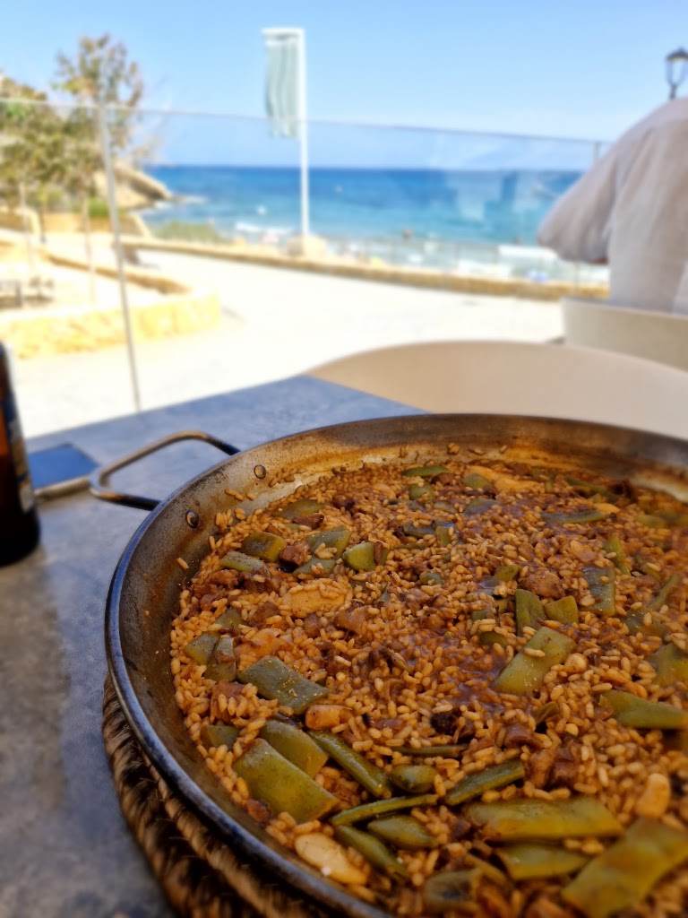 Nuzza Beach & Terrace Restaurant — Paella