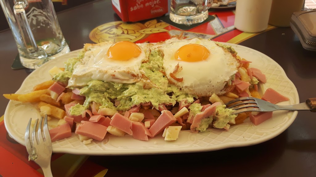 Bar Need You — Comida y bebida