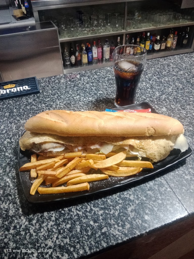 Restaurante El Berrocal — Comida y bebida