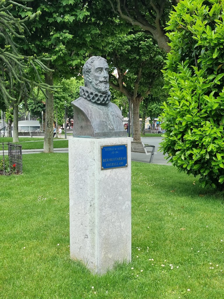 Busto de Alonso de Ercilla y Zuniga