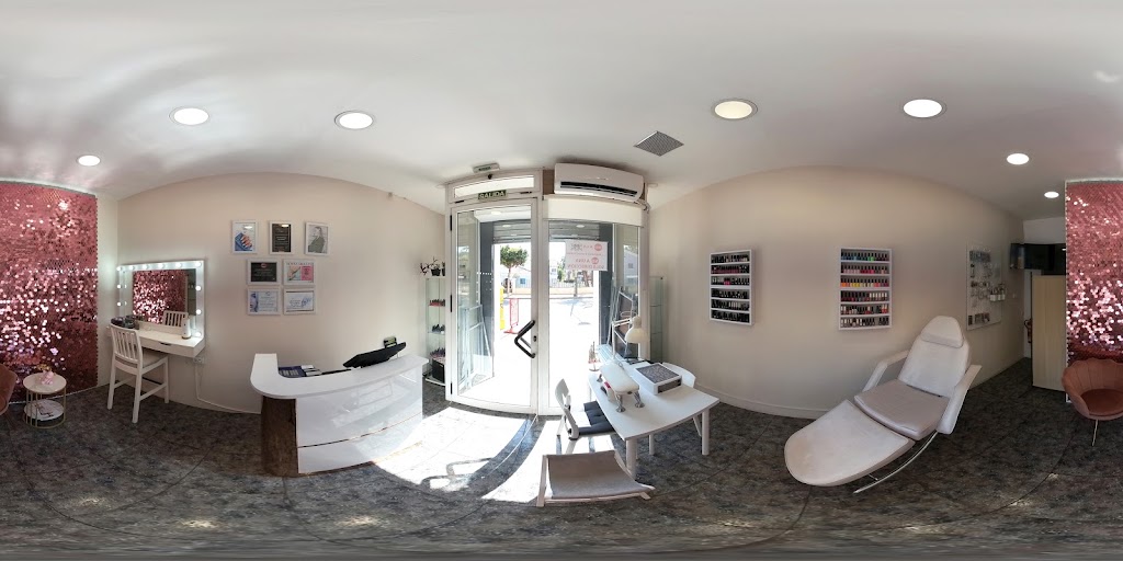 Glam Room — Interior