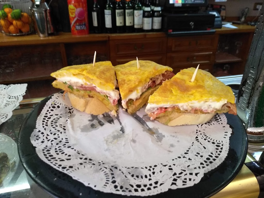 Cafeteria Urdaibai. — Comida y bebida